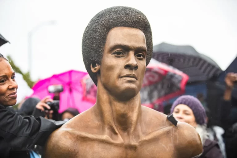 Oakland’s first permanent art display for Black Panther Party, Huey P. Newton’s bust debuts