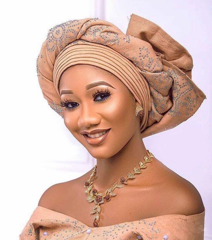 How To Tie Gele For Use In A Wedding Or Birthday Ceremony In Nigeria ...