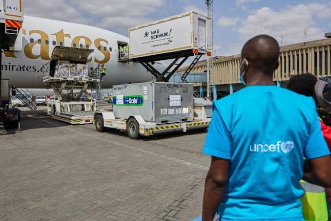 Kenyan Health Workers Deliver Covid-19 Vaccine Using Solar-Powered Trucks