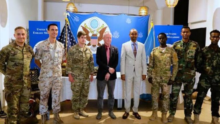 US Donates Over 60 Tons of Weaponry to Somalia