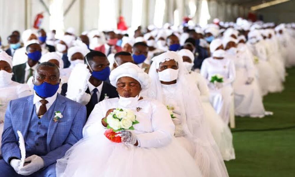 Over 800 South African Couples Tie Knot in Easter Mass Wedding