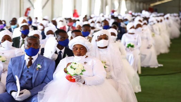 Over 800 South African Couples Tie Knot in Easter Mass Wedding