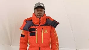 Kenyan Climber Kirui Cheruiyot's Body to Remain on Mt. Everest, Family Announces