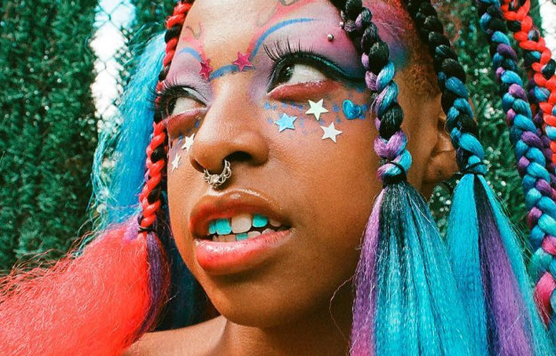 Rainbow Teeth: A Crazy Beauty Routine For Bold Fashionista